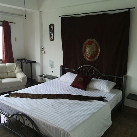 Bellmans Restaurant & Guesthouse Karon Bagian luar foto