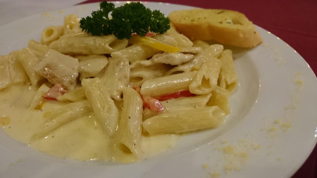Bellmans Restaurant & Guesthouse Karon Bagian luar foto
