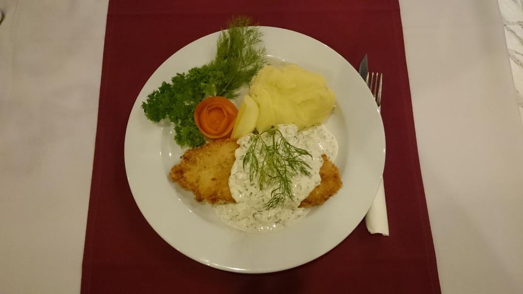 Bellmans Restaurant & Guesthouse Karon Bagian luar foto