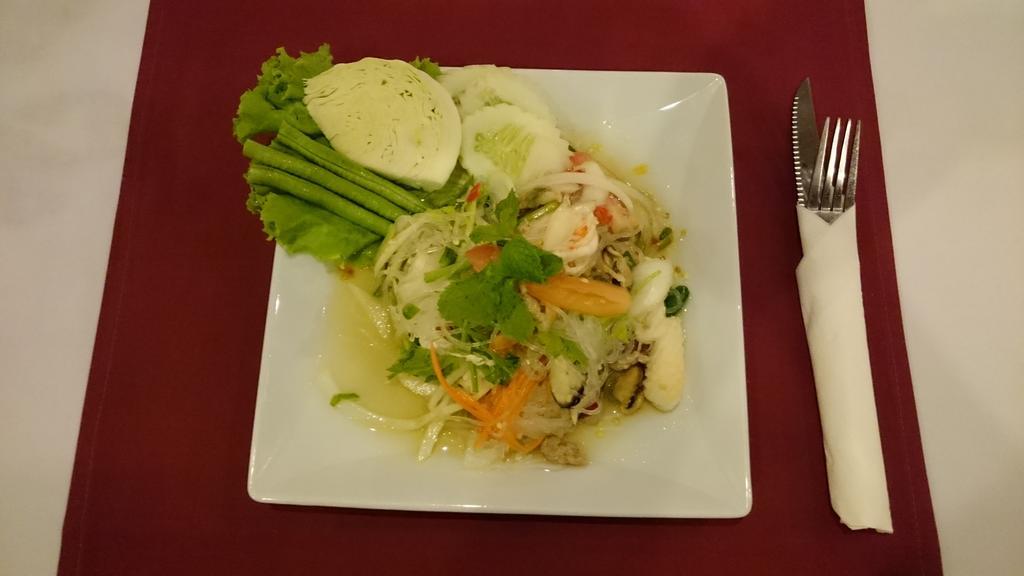 Bellmans Restaurant & Guesthouse Karon Bagian luar foto