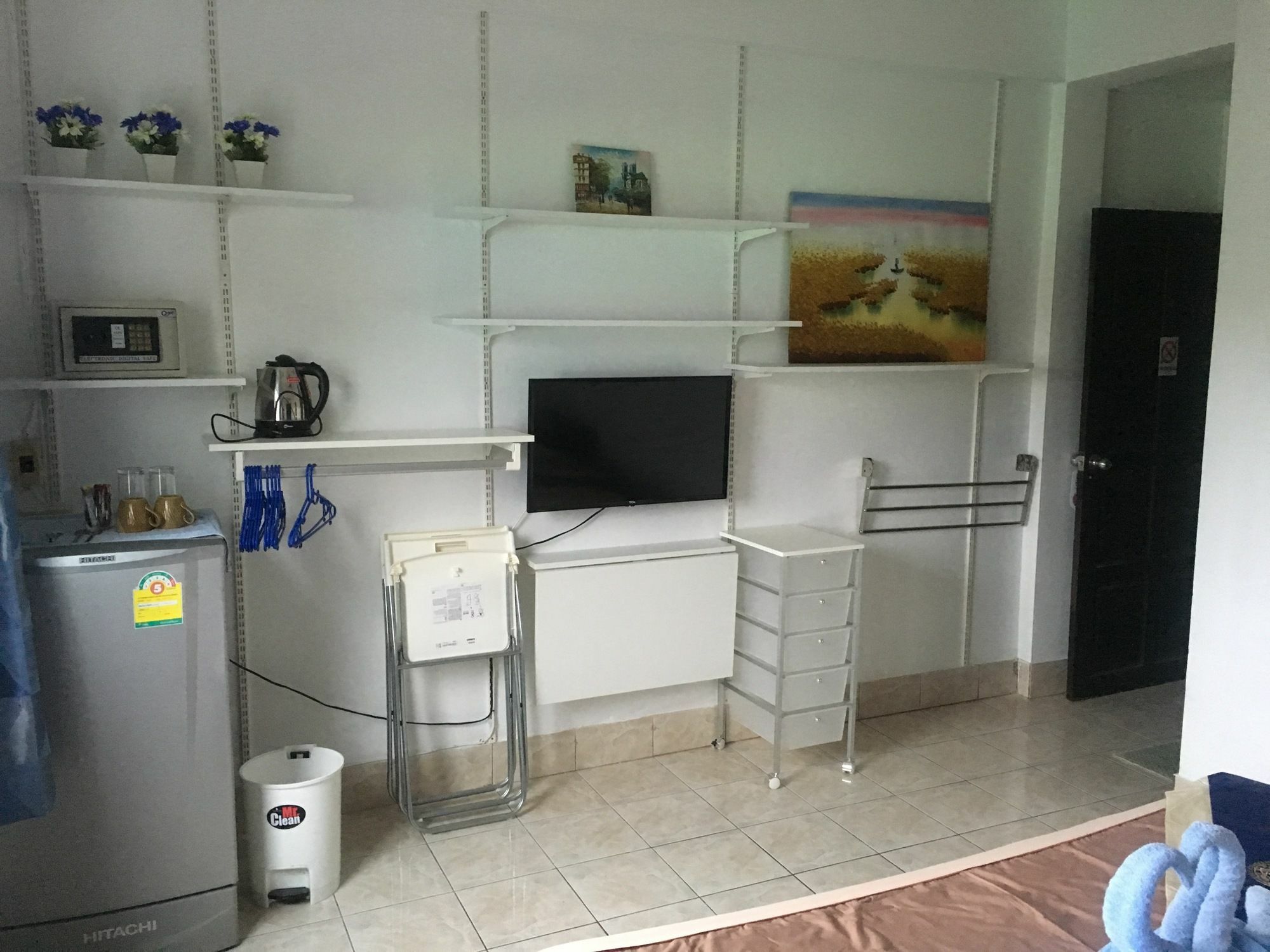 Bellmans Restaurant & Guesthouse Karon Bagian luar foto