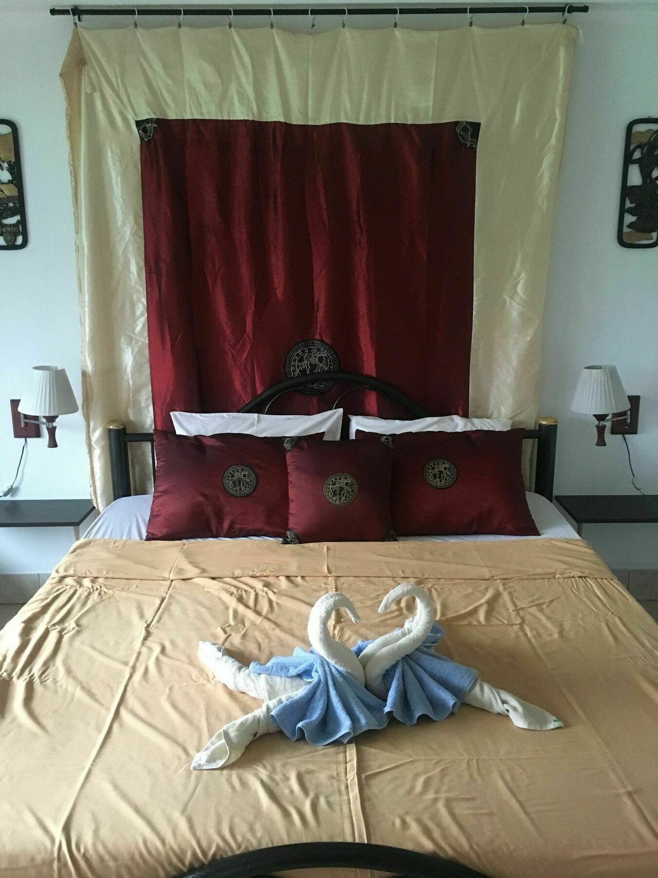 Bellmans Restaurant & Guesthouse Karon Bagian luar foto