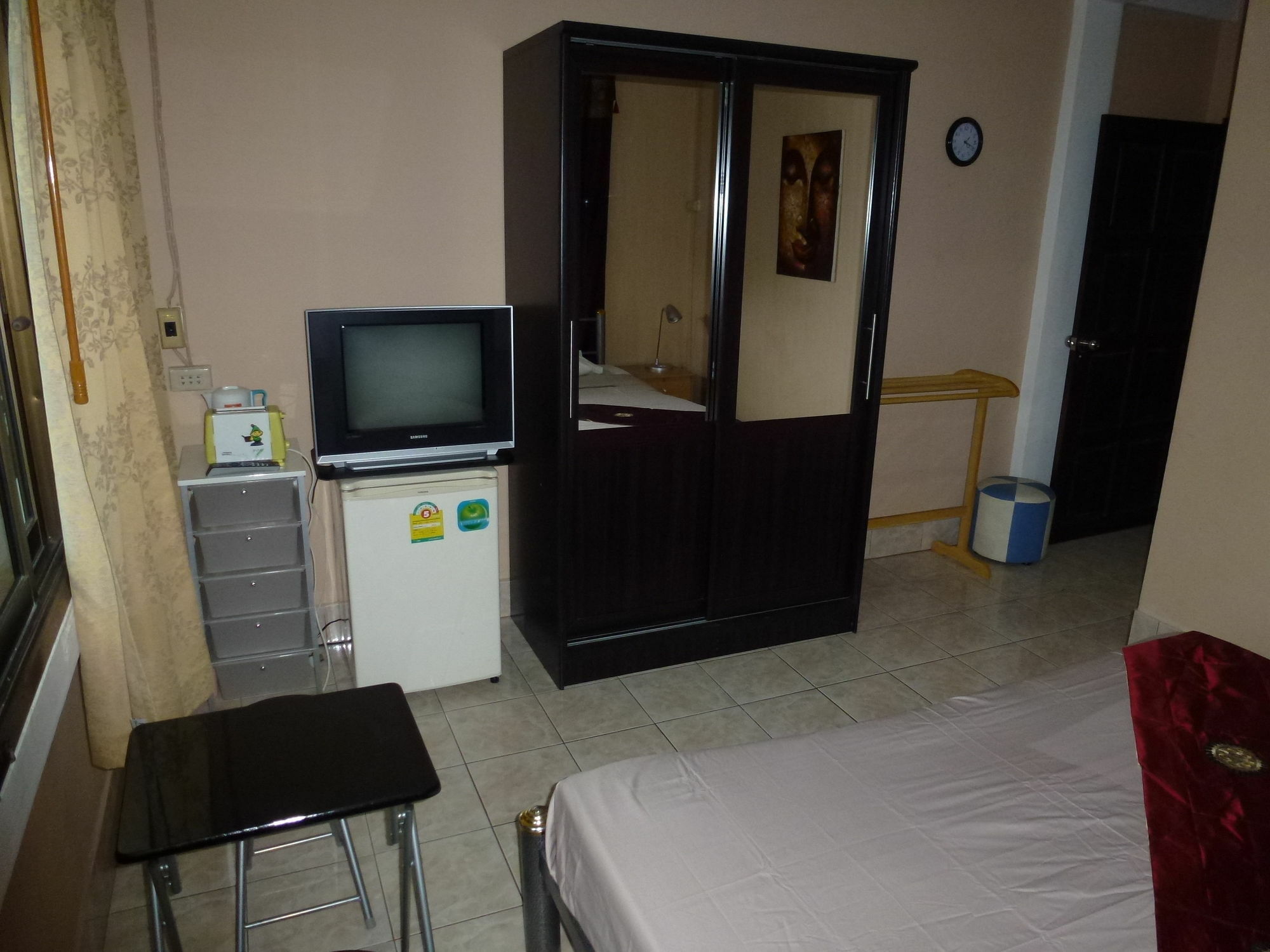 Bellmans Restaurant & Guesthouse Karon Bagian luar foto