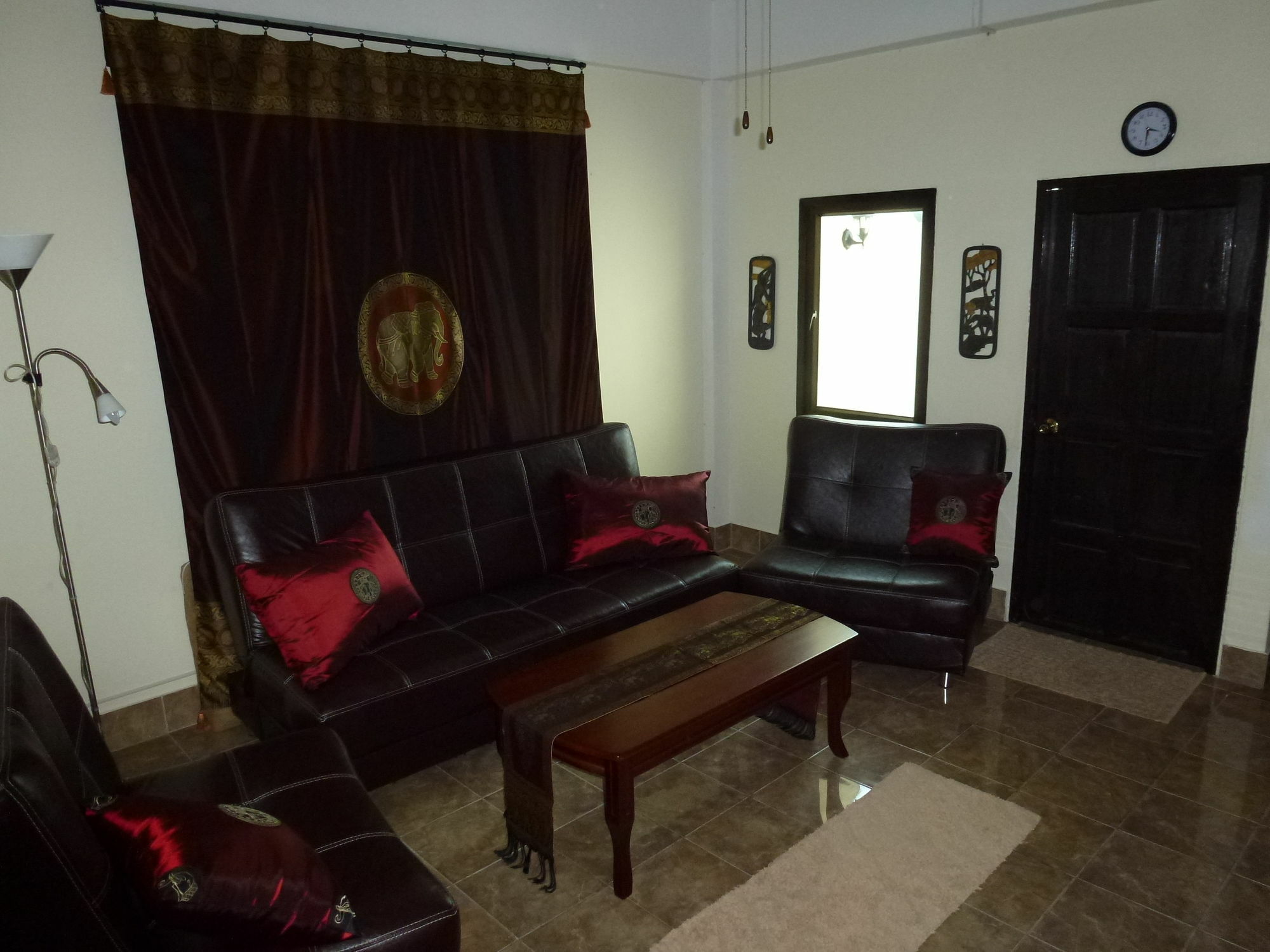 Bellmans Restaurant & Guesthouse Karon Bagian luar foto
