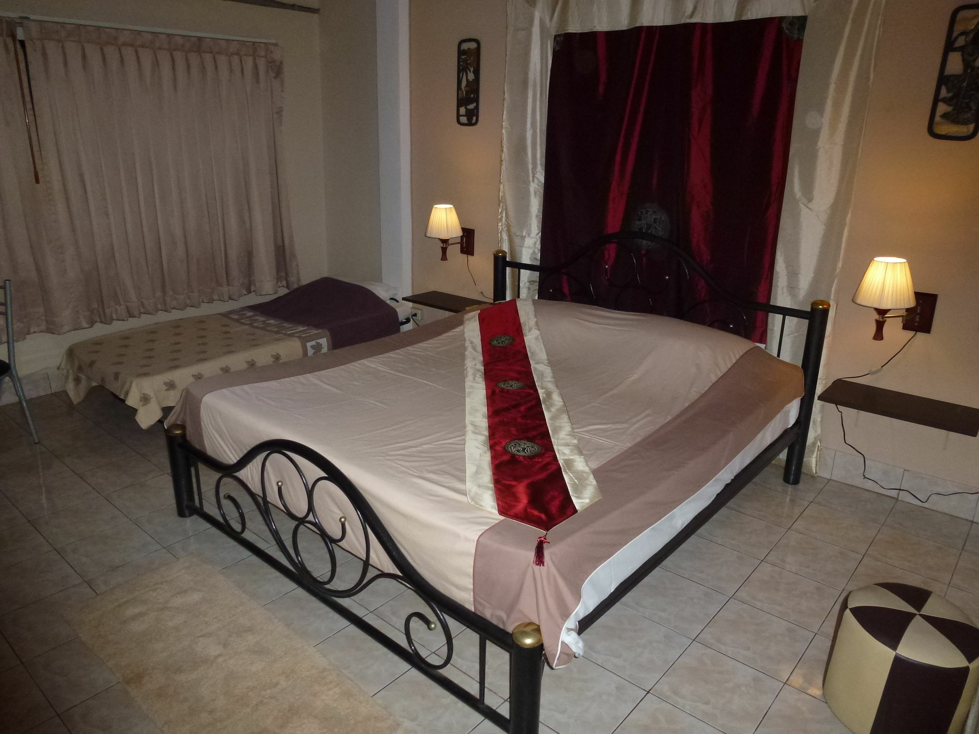 Bellmans Restaurant & Guesthouse Karon Bagian luar foto