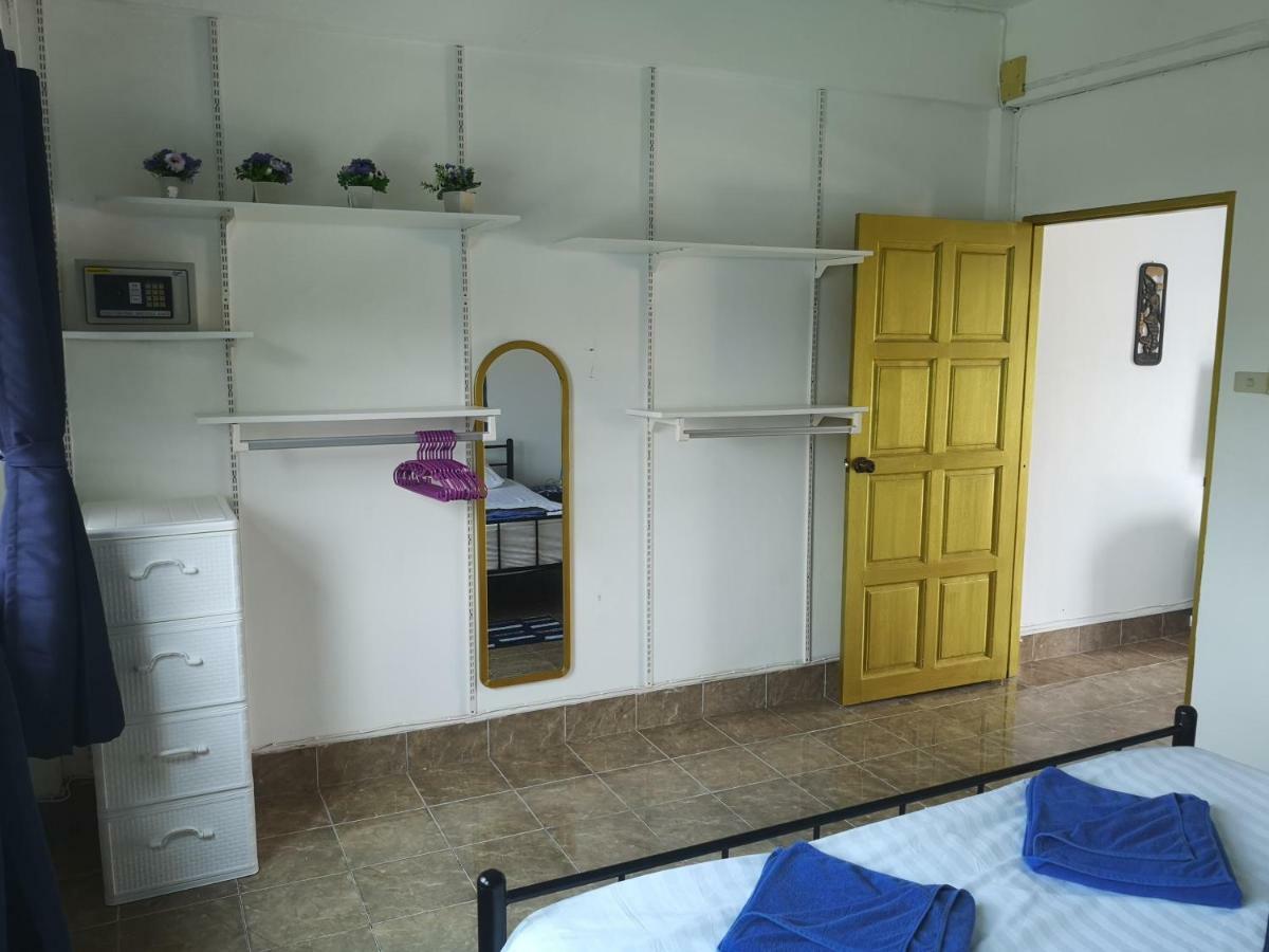 Bellmans Restaurant & Guesthouse Karon Bagian luar foto
