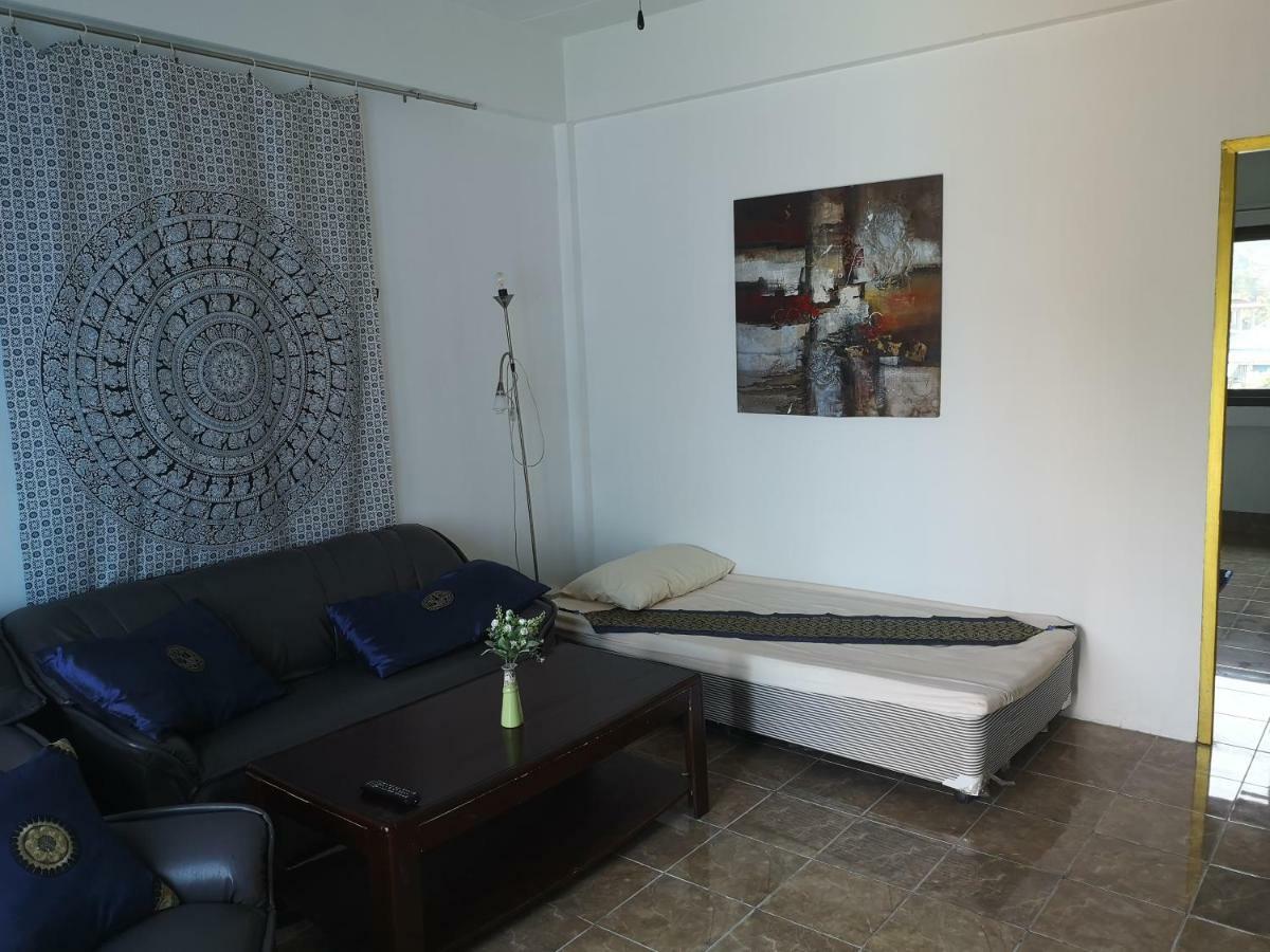 Bellmans Restaurant & Guesthouse Karon Bagian luar foto