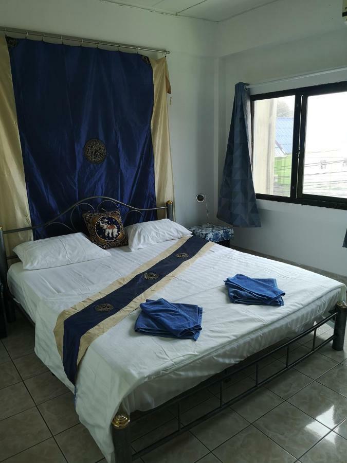 Bellmans Restaurant & Guesthouse Karon Bagian luar foto