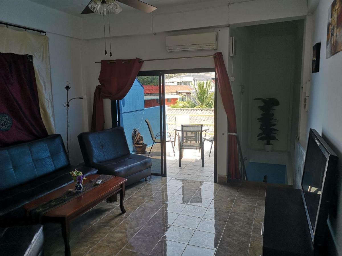 Bellmans Restaurant & Guesthouse Karon Bagian luar foto