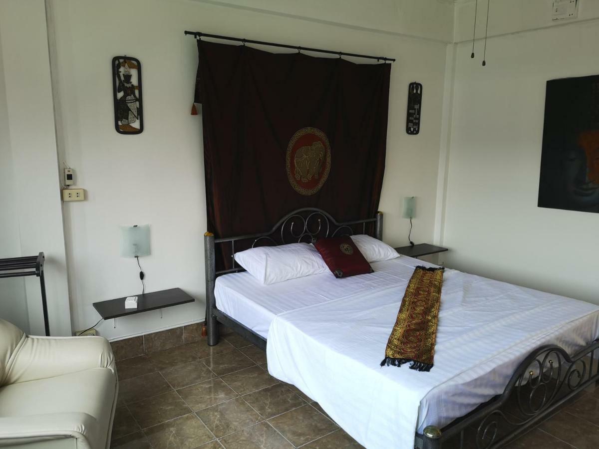 Bellmans Restaurant & Guesthouse Karon Bagian luar foto