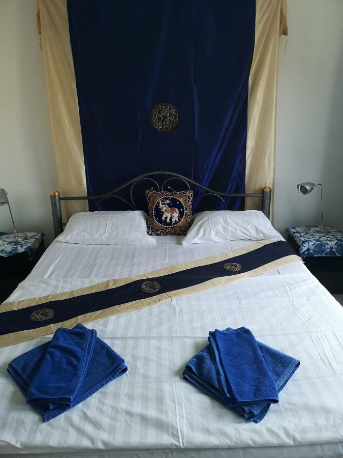 Bellmans Restaurant & Guesthouse Karon Bagian luar foto