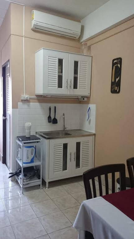 Bellmans Restaurant & Guesthouse Karon Bagian luar foto